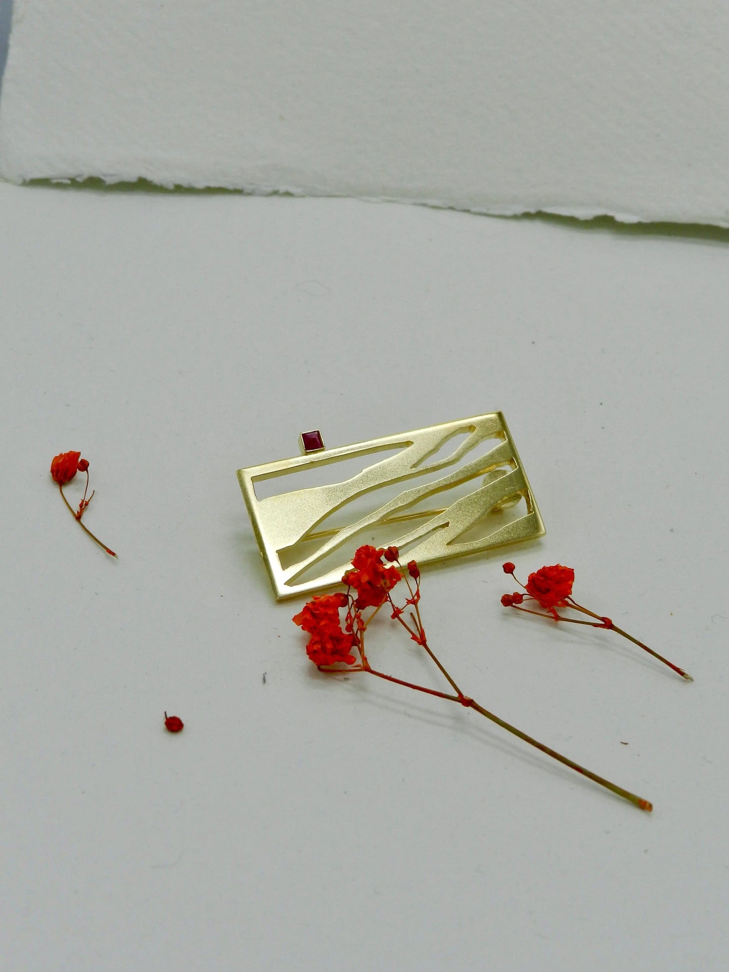 Serra & The Passage of Space Brooch - Gallery 79 – Jewellery Art & Design