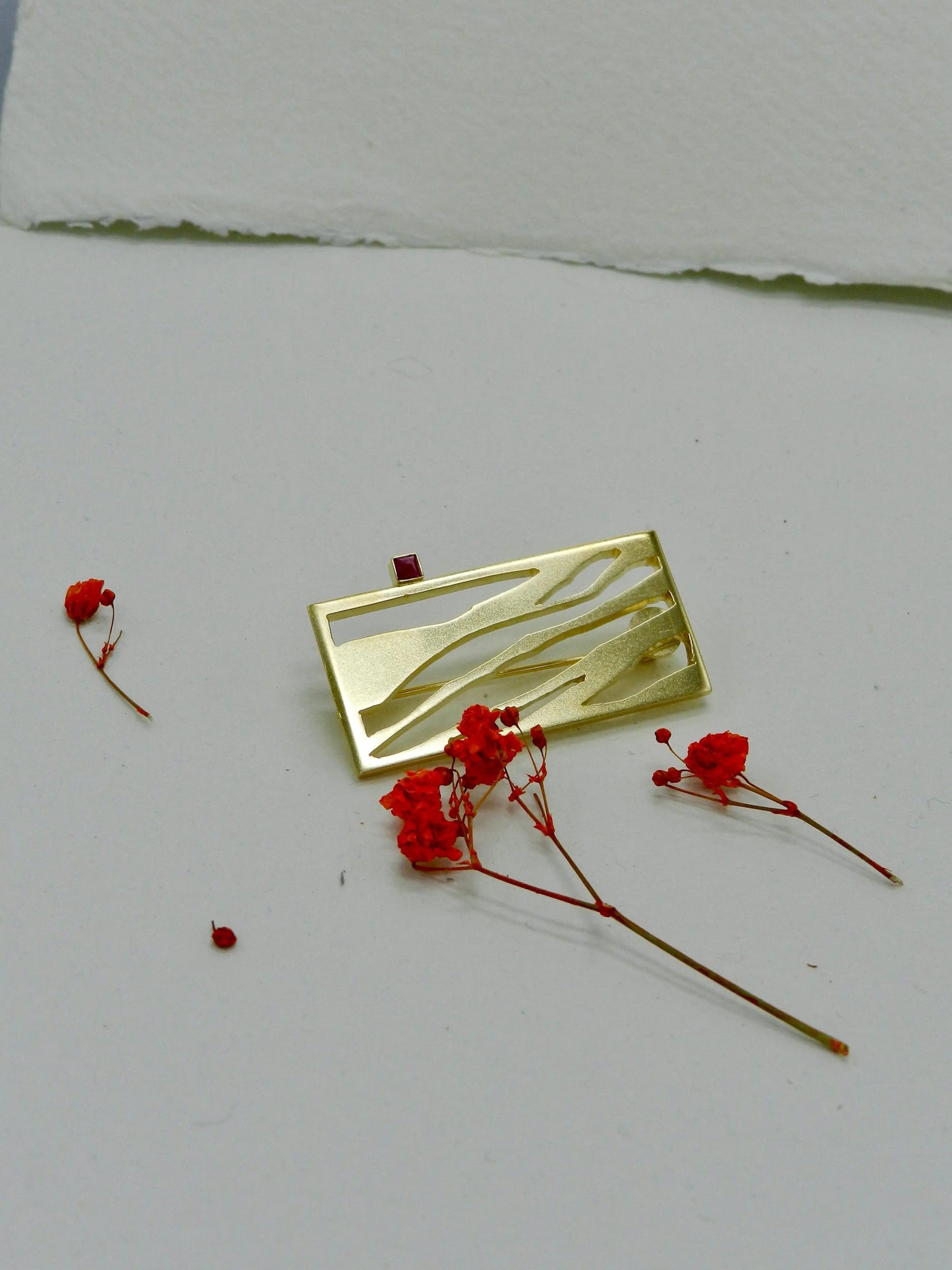 Serra & The Passage of Space Brooch - Gallery 79 – Jewellery Art & Design