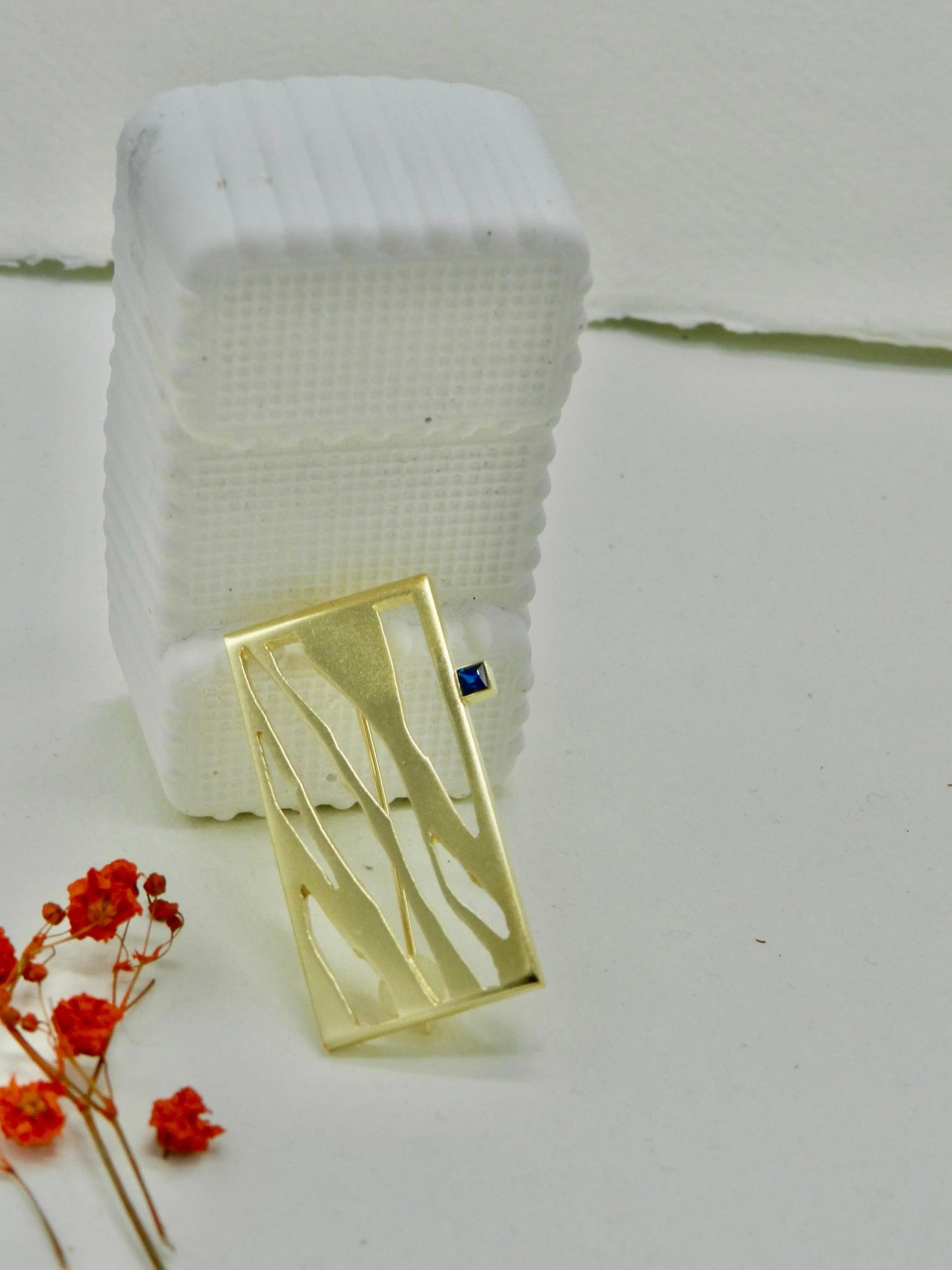 Serra & The Passage of Space Brooch - Gallery 79 – Jewellery Art & Design